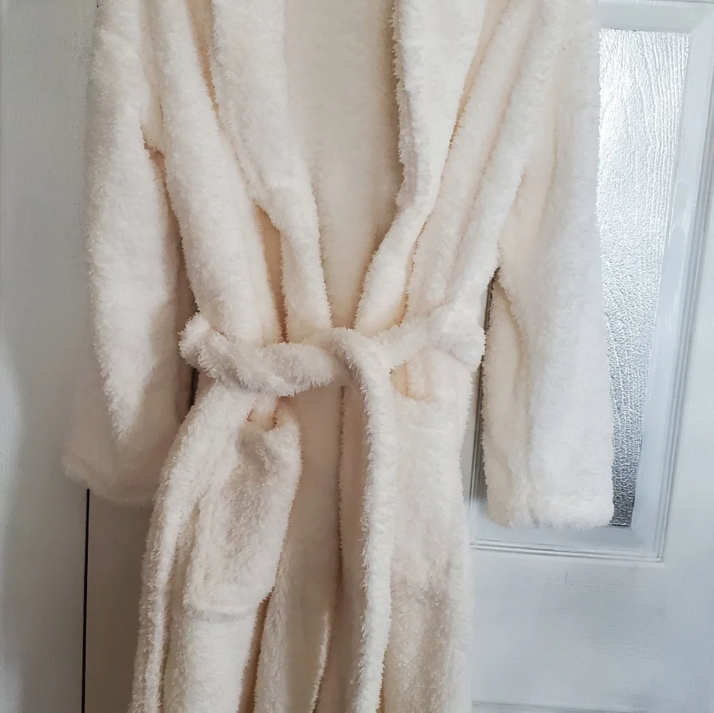 New White FLUFFY ROBE,ONE SIZE - Picture 1 of 10